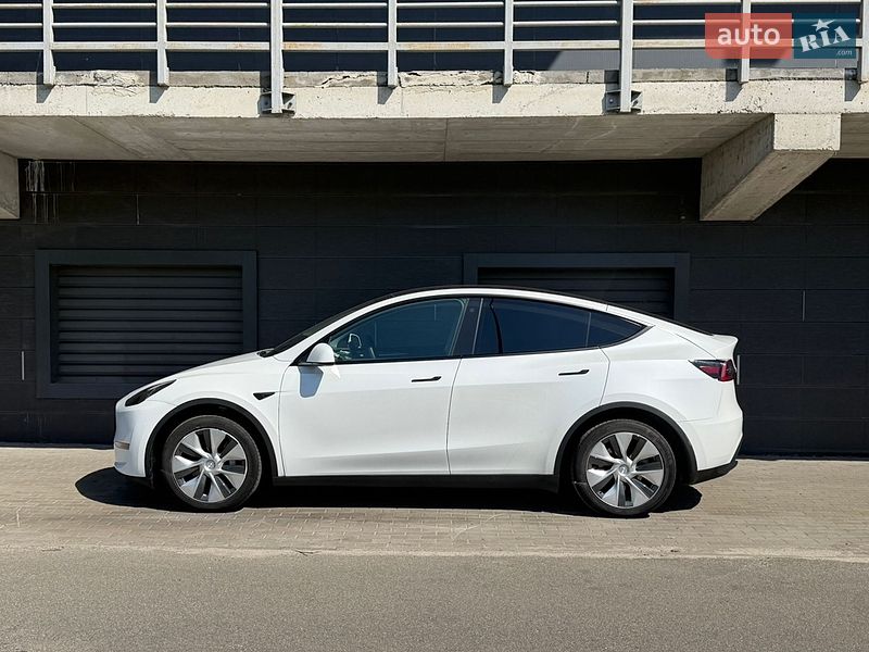Внедорожник / Кроссовер Tesla Model Y 2023 в Киеве