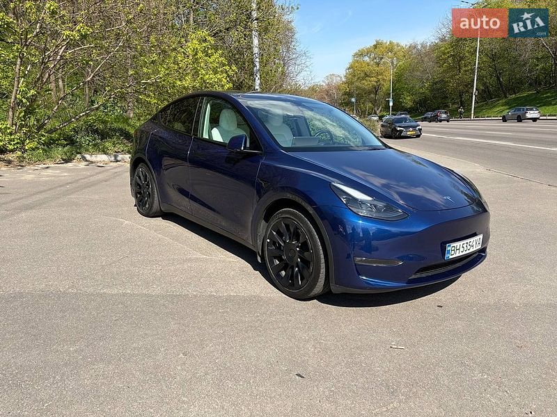 Tesla Model Y 2023