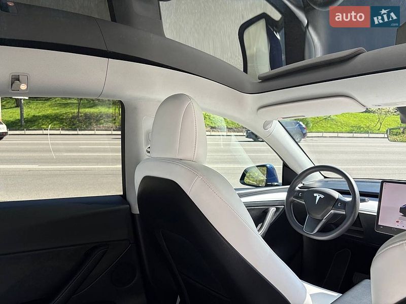 Внедорожник / Кроссовер Tesla Model Y 2023 в Киеве