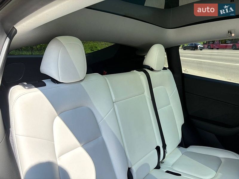 Внедорожник / Кроссовер Tesla Model Y 2023 в Киеве