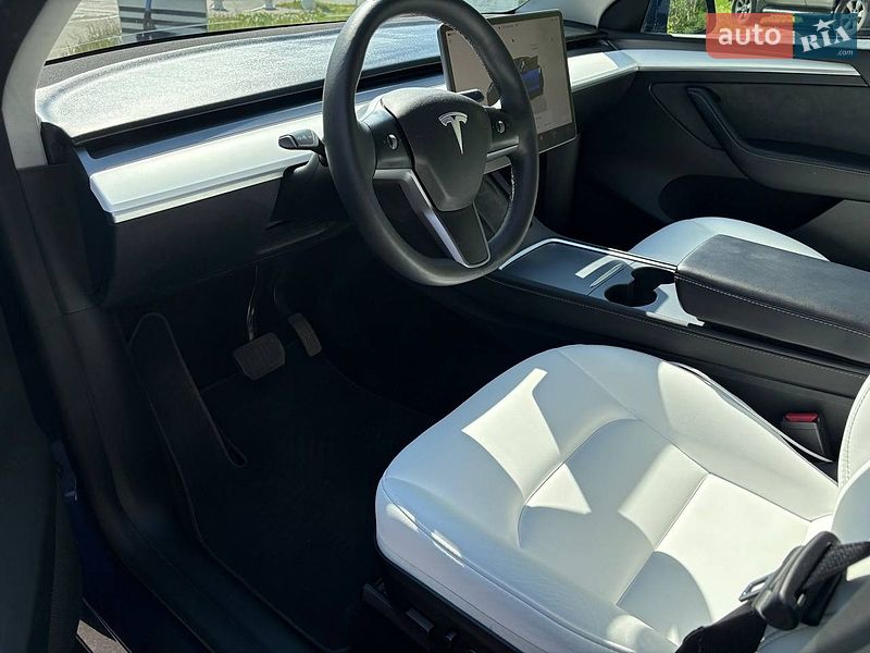 Внедорожник / Кроссовер Tesla Model Y 2023 в Киеве