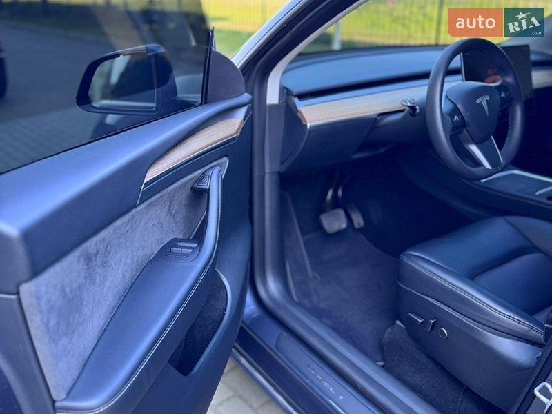 Внедорожник / Кроссовер Tesla Model Y 2023 в Черкассах