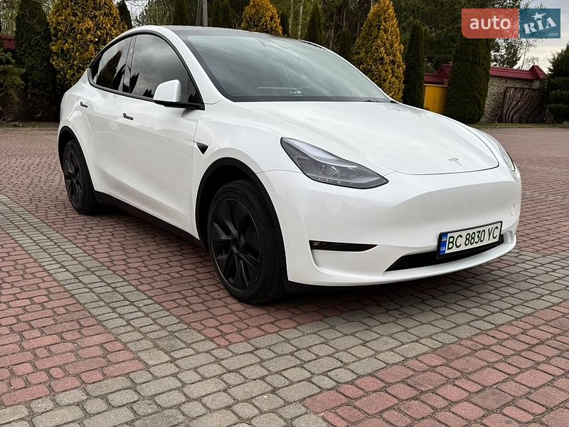 Tesla Model Y 2024