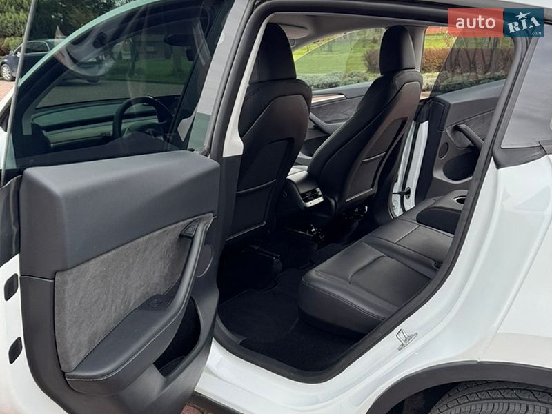 Внедорожник / Кроссовер Tesla Model Y 2024 в Львове