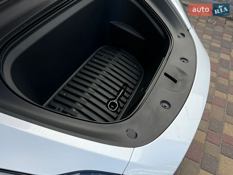 Внедорожник / Кроссовер Tesla Model Y 2020 в Виннице