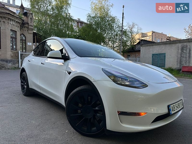 Tesla Model Y 2024