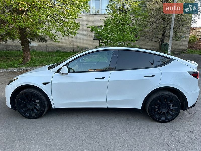 Внедорожник / Кроссовер Tesla Model Y 2024 в Киеве