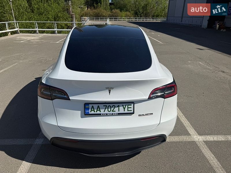 Внедорожник / Кроссовер Tesla Model Y 2023 в Киеве