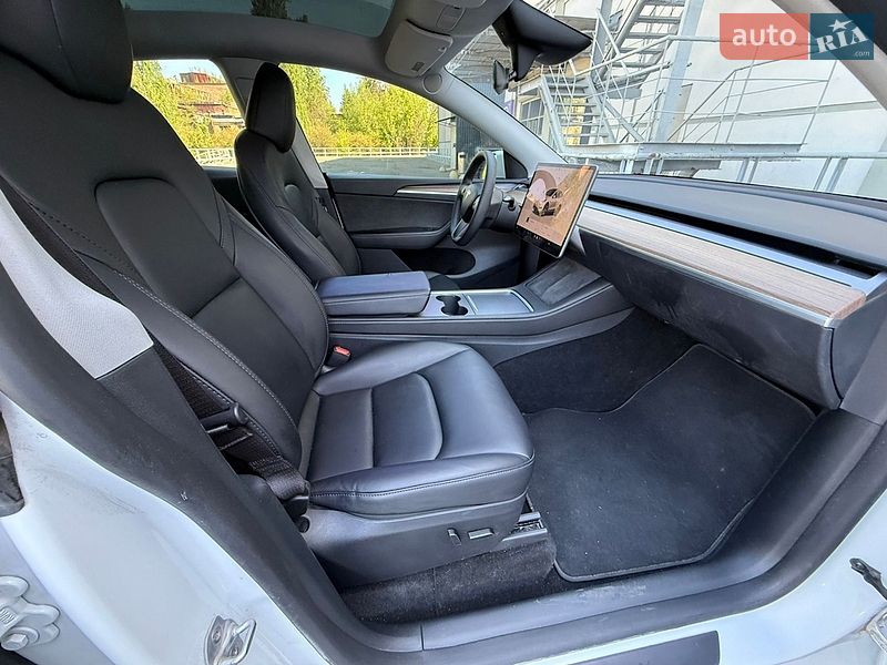 Внедорожник / Кроссовер Tesla Model Y 2023 в Киеве