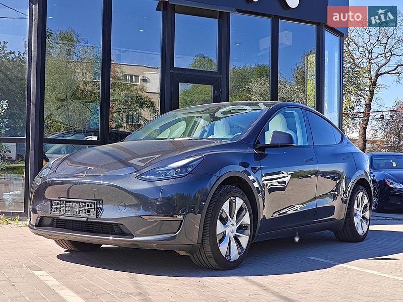 Tesla Model Y 2024