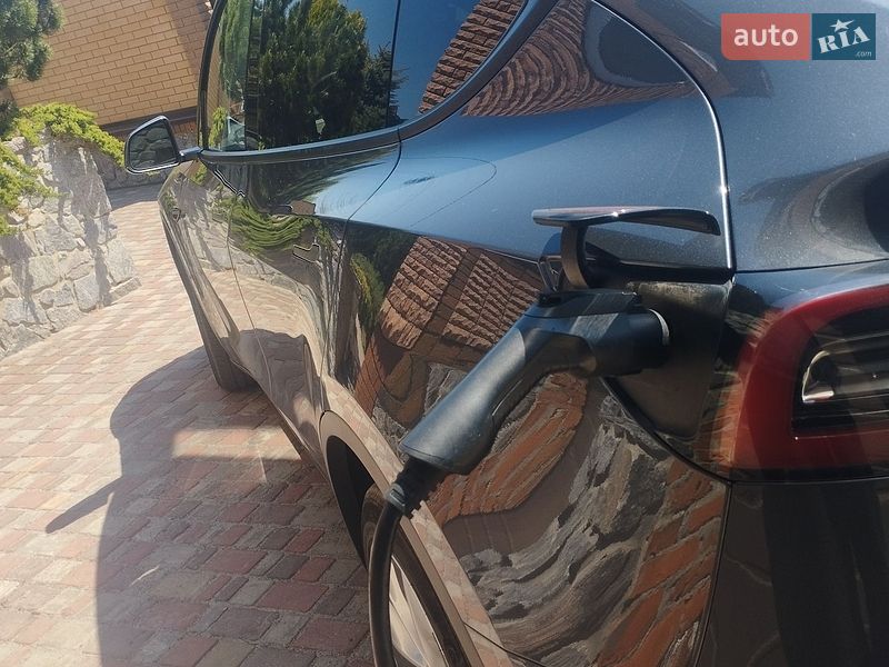 Внедорожник / Кроссовер Tesla Model Y 2023 в Полтаве