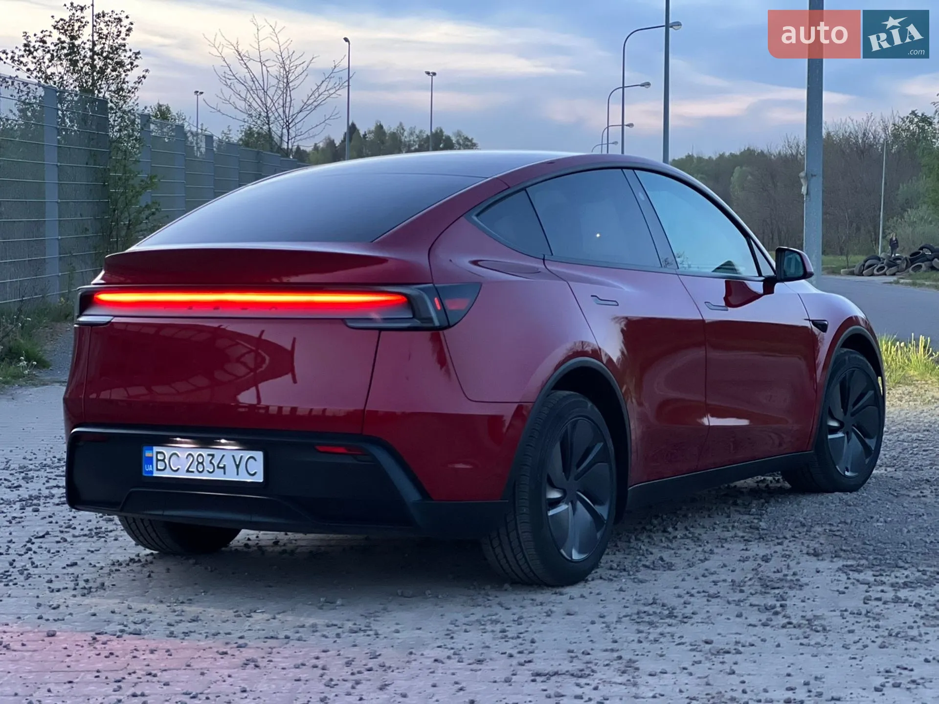 2025 Tesla Model Y - мініатюра 4