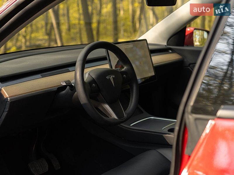 Внедорожник / Кроссовер Tesla Model Y 2021 в Киеве