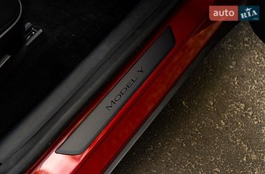 Внедорожник / Кроссовер Tesla Model Y 2021 в Киеве