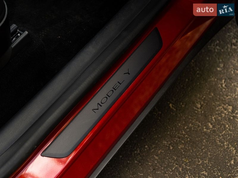 Внедорожник / Кроссовер Tesla Model Y 2021 в Киеве