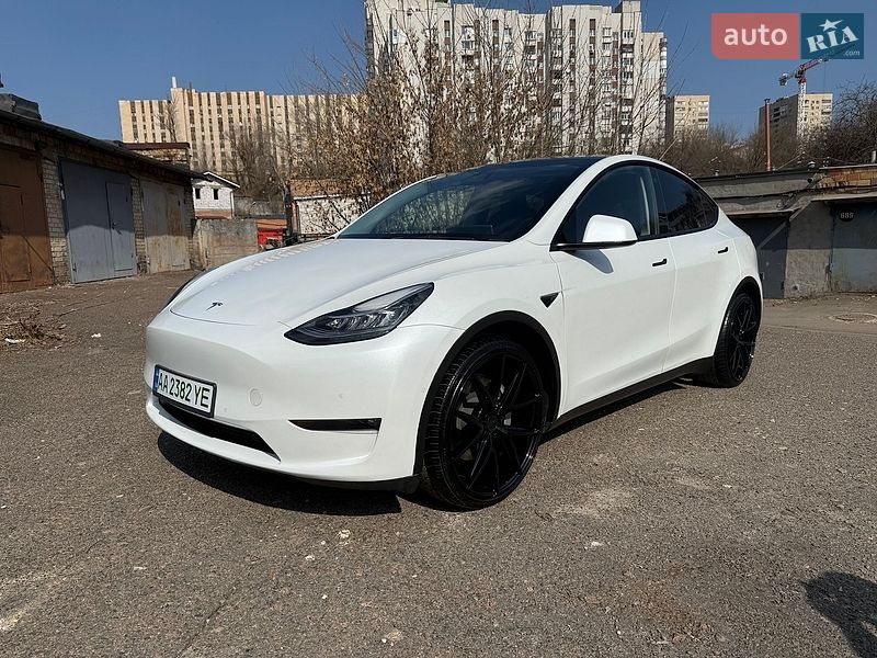 Внедорожник / Кроссовер Tesla Model Y 2021 в Киеве