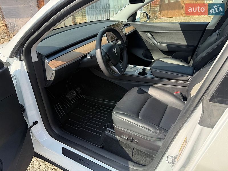 Внедорожник / Кроссовер Tesla Model Y 2021 в Киеве