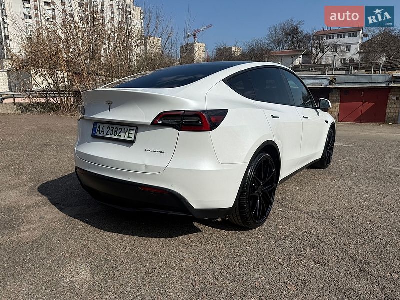 Внедорожник / Кроссовер Tesla Model Y 2021 в Киеве