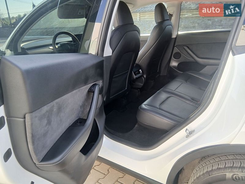 Внедорожник / Кроссовер Tesla Model Y 2023 в Калиновке
