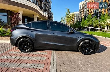Внедорожник / Кроссовер Tesla Model Y 2024 в Киеве