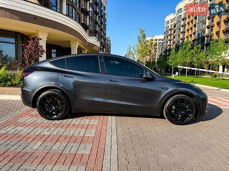 Внедорожник / Кроссовер Tesla Model Y 2024 в Киеве