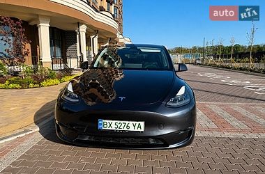 Внедорожник / Кроссовер Tesla Model Y 2024 в Киеве