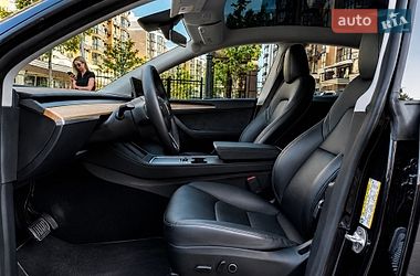 Внедорожник / Кроссовер Tesla Model Y 2024 в Киеве