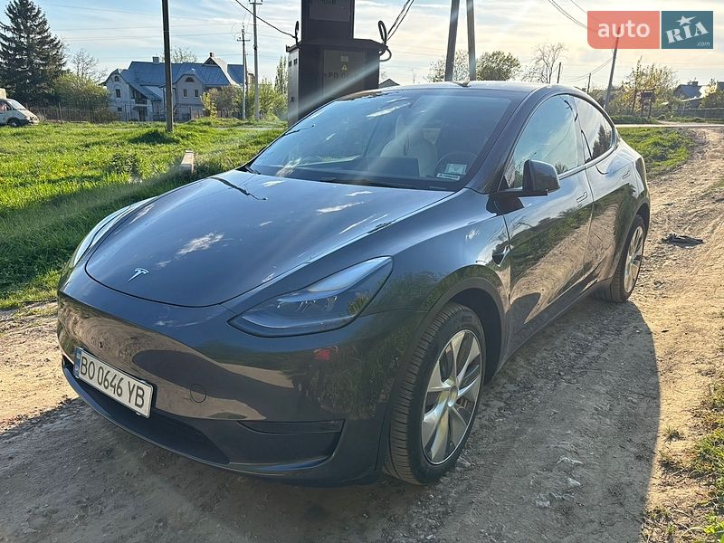 Tesla Model Y 2023