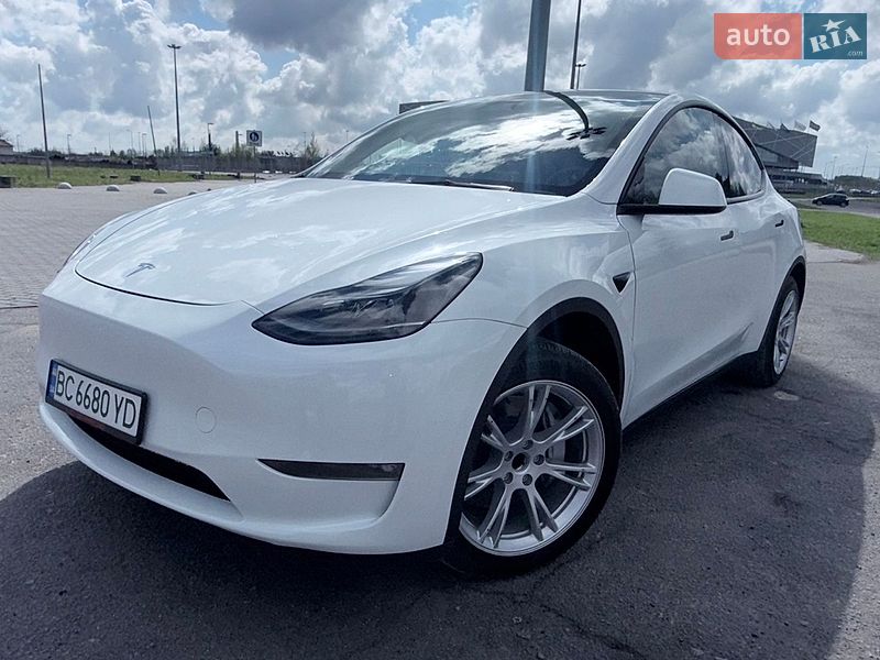 Внедорожник / Кроссовер Tesla Model Y 2023 в Львове