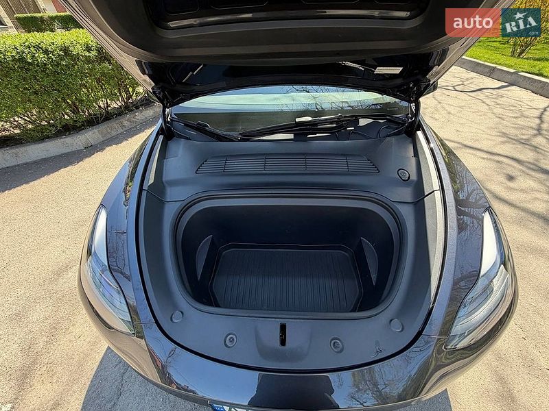 Позашляховик / Кросовер Tesla Model Y 2024 в Києві
