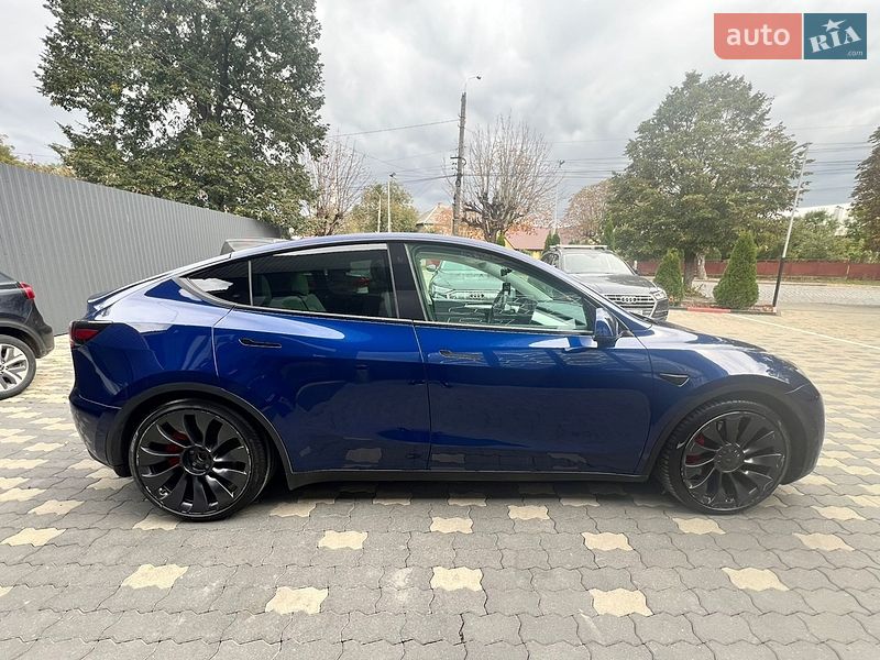 Позашляховик / Кросовер Tesla Model Y 2022 в Сторожинці