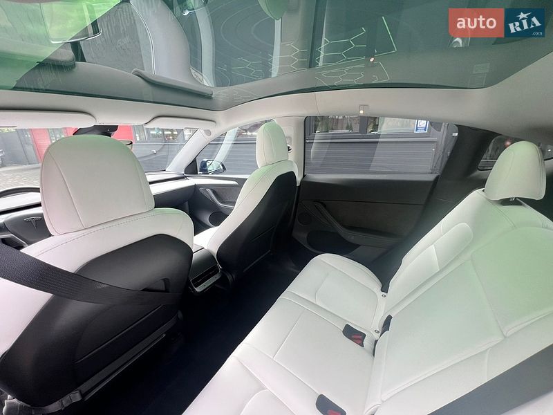 Позашляховик / Кросовер Tesla Model Y 2022 в Сторожинці
