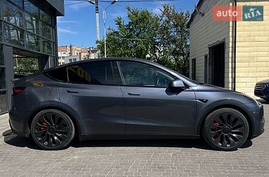 Позашляховик / Кросовер Tesla Model Y 2023 в Івано-Франківську