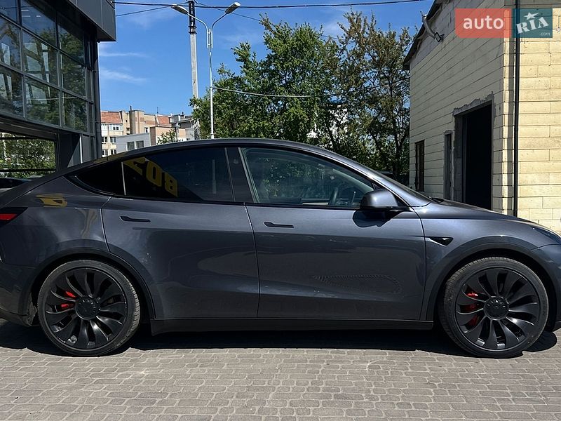 Позашляховик / Кросовер Tesla Model Y 2023 в Івано-Франківську