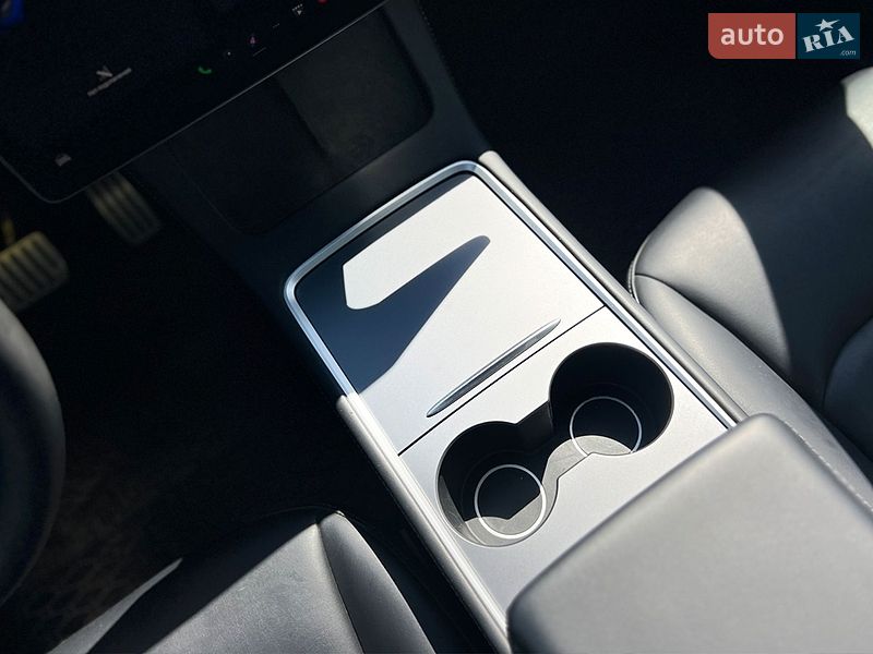 Позашляховик / Кросовер Tesla Model Y 2023 в Івано-Франківську