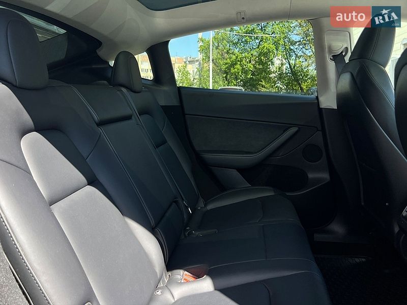 Позашляховик / Кросовер Tesla Model Y 2023 в Івано-Франківську