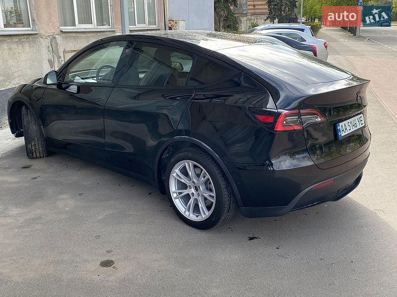 Внедорожник / Кроссовер Tesla Model Y 2020 в Киеве