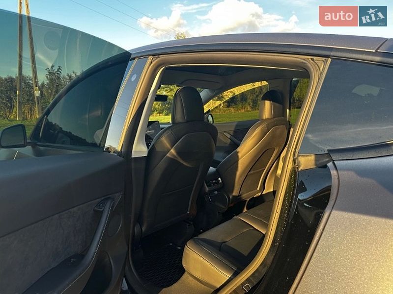 Внедорожник / Кроссовер Tesla Model Y 2021 в Львове