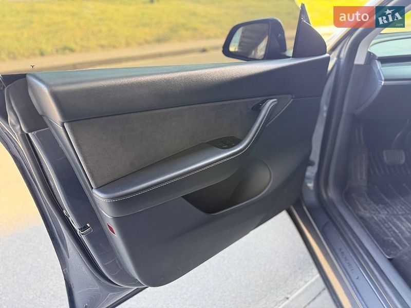Позашляховик / Кросовер Tesla Model Y 2020 в Києві