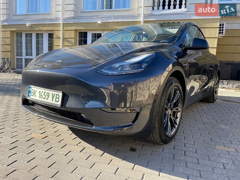 Позашляховик / Кросовер Tesla Model Y 2024 в Івано-Франківську