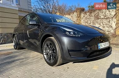 Позашляховик / Кросовер Tesla Model Y 2024 в Івано-Франківську