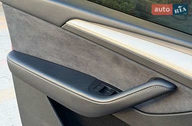 Внедорожник / Кроссовер Tesla Model Y 2023 в Стрые