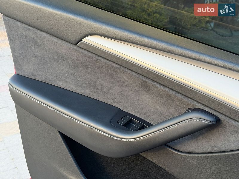 Внедорожник / Кроссовер Tesla Model Y 2023 в Стрые