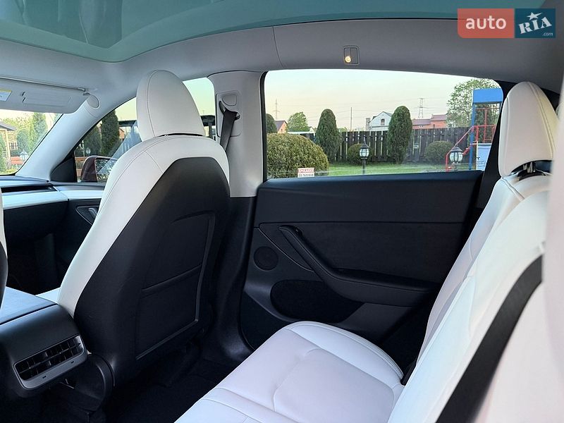 Внедорожник / Кроссовер Tesla Model Y 2023 в Стрые