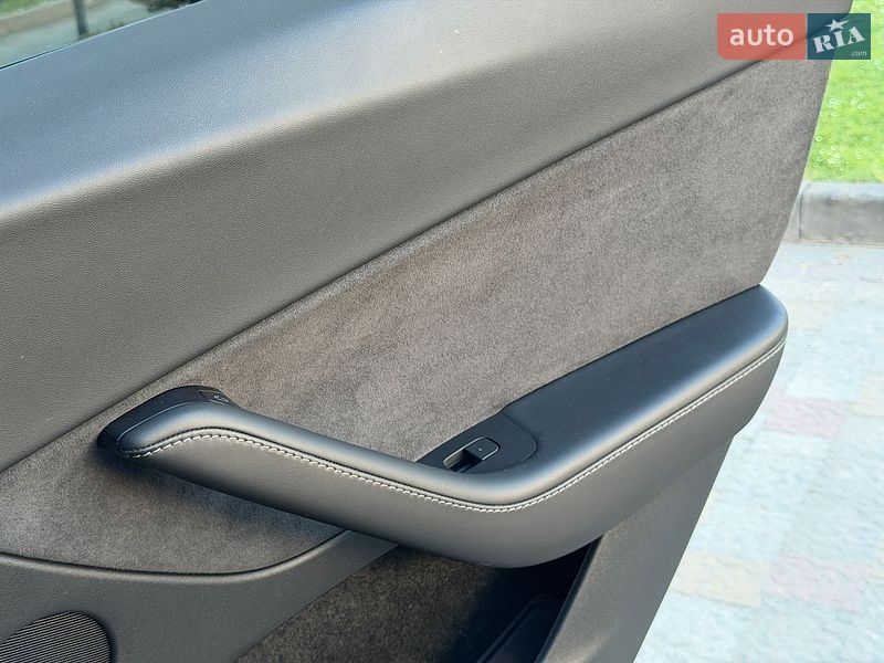Внедорожник / Кроссовер Tesla Model Y 2023 в Стрые