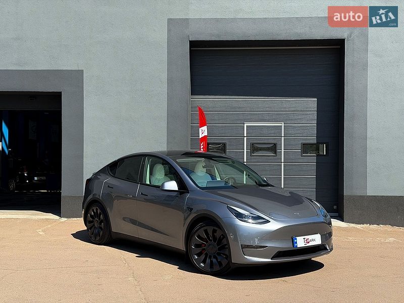 Tesla Model Y 2024