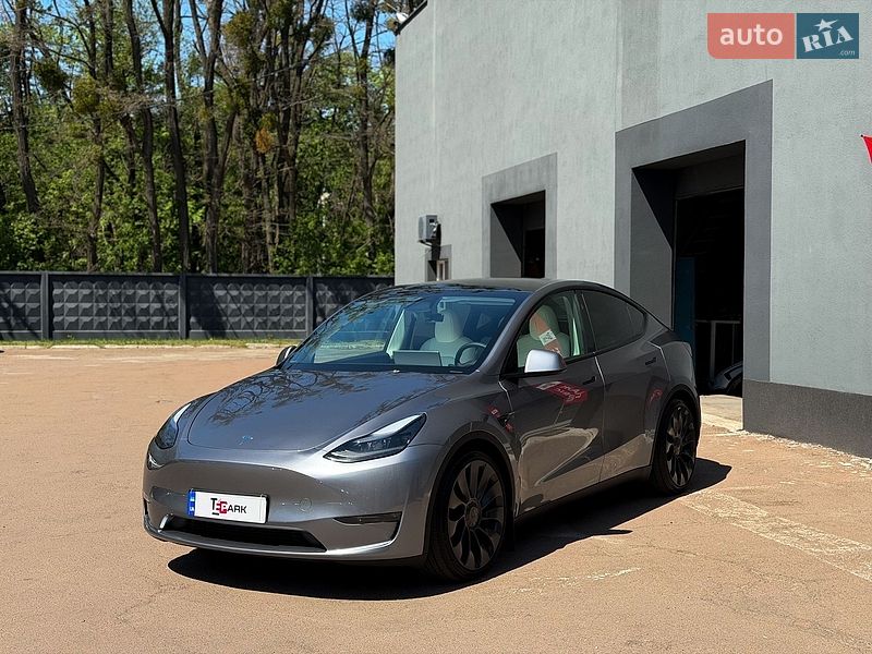 Внедорожник / Кроссовер Tesla Model Y 2024 в Киеве