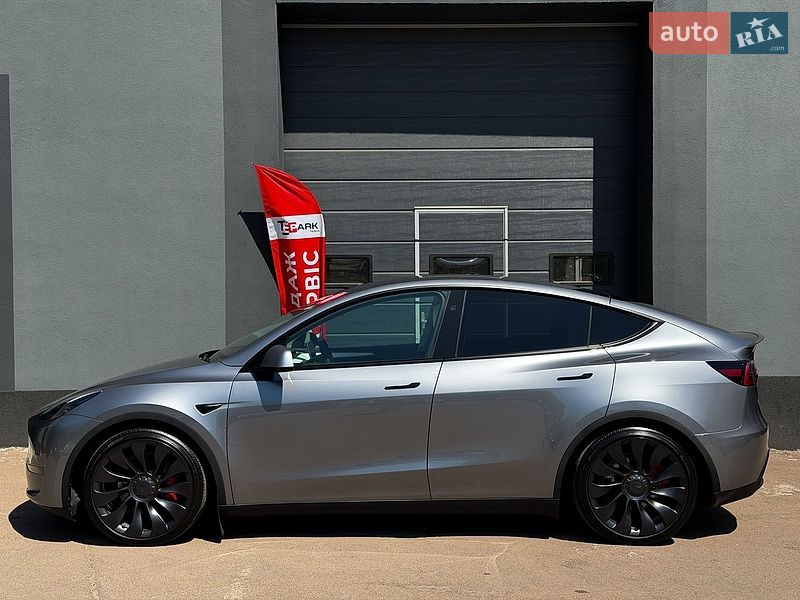 Внедорожник / Кроссовер Tesla Model Y 2024 в Киеве