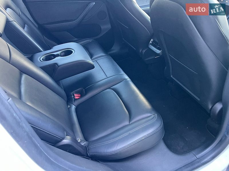 Позашляховик / Кросовер Tesla Model Y 2021 в Луцьку