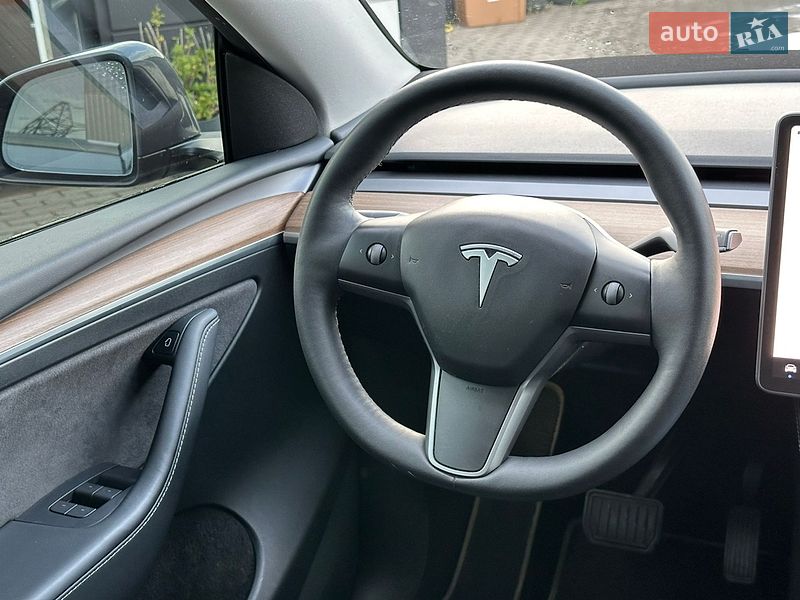 Внедорожник / Кроссовер Tesla Model Y 2023 в Ужгороде